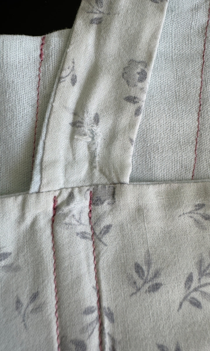 Corset blanc à fleurs bleues