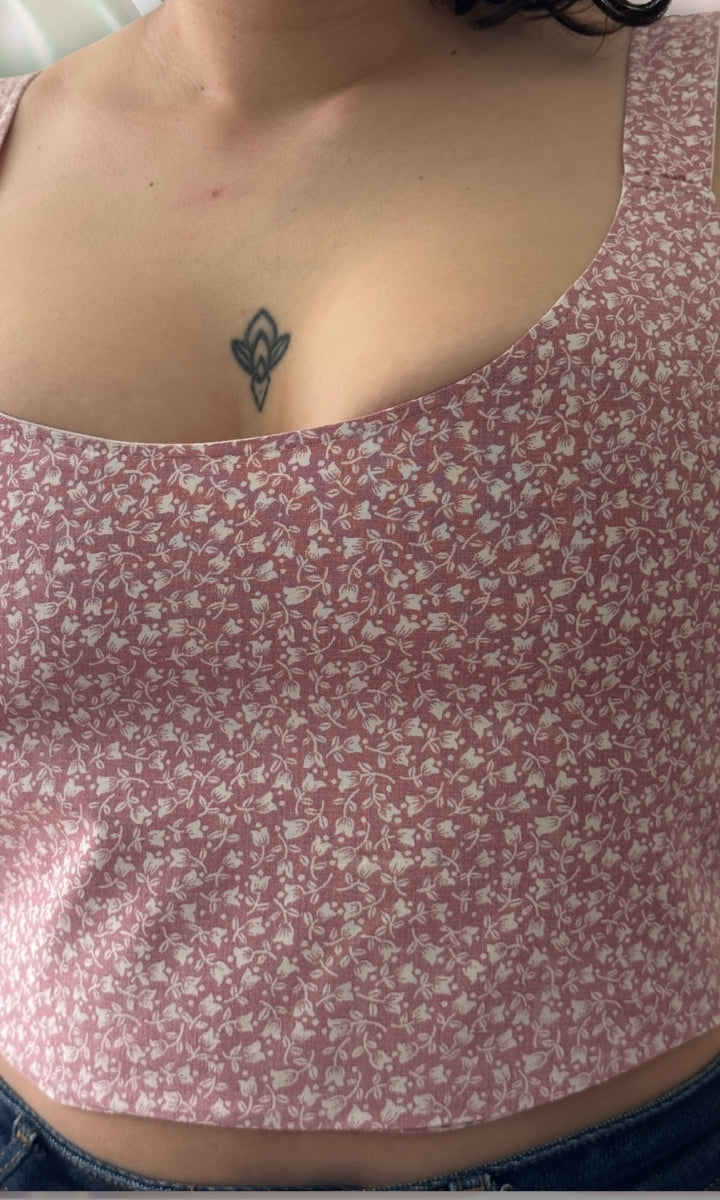 Haut lacé dans le dos à fleurs bleues